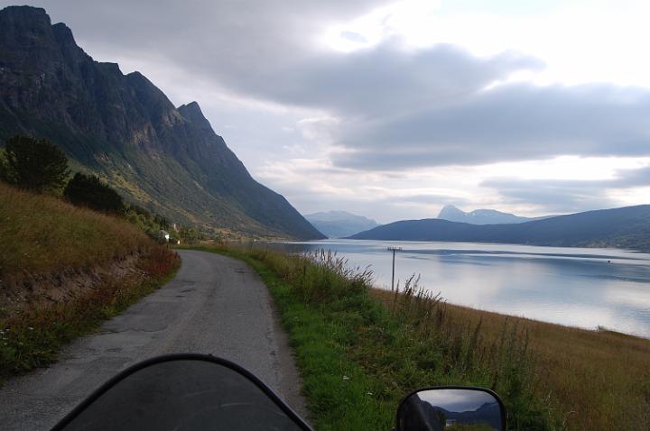 In avvicinamento alle Isole Lofoten4.jpg - AI PIEDI DELLA RUPE